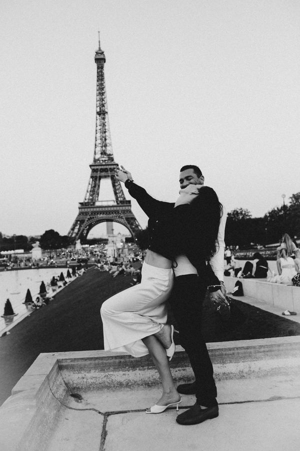 Couple, Trocadéro, Paris at dusk